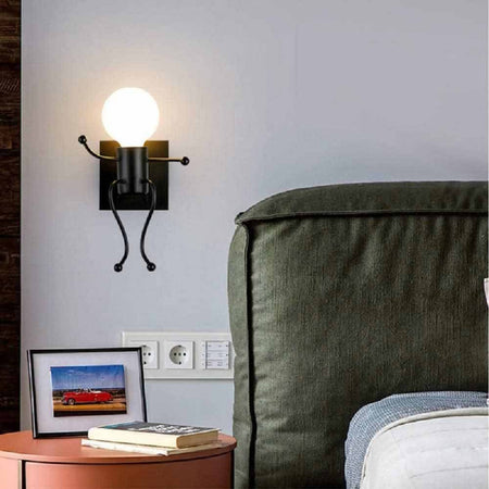 Applique Da Parete Decorativo Forma Di Omino Seduto In Metallo Attacco E27 Aq51