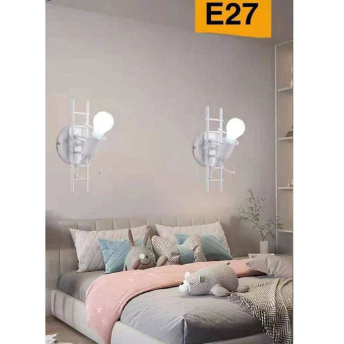 Applique Da Parete Decorativo Forma Omino Sulla Scala In Metallo Attacco E27 Aq49