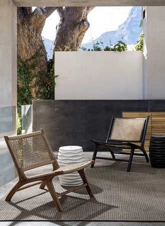 Poltrona "Mabel" struttura in legno teak seduta e schienale con intreccio in rattan per interno