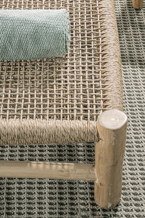 Lettino "Lampok" con struttura in rami di teak con intreccio in fibra sintetica