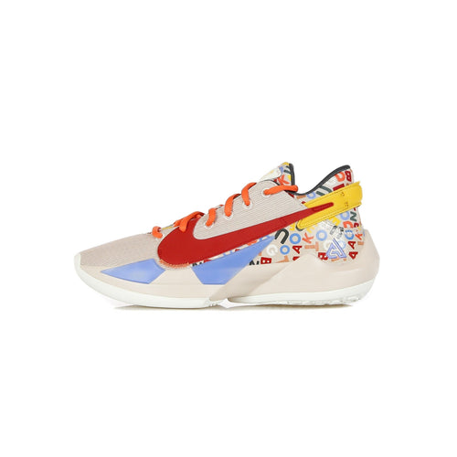 NIKE NBA Scarpa Basket Uomo Zoom Freak 2 letter Bro Desert Sand/gym Red/sail/camellia da uomo