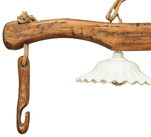 Biscottini Giogo lampadario in legno massello di tiglio finitura noce .Made in Italy