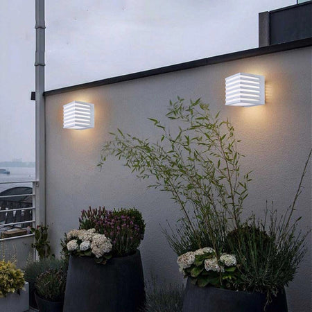 Applique Muro Esterno Led 10w Lampada Decorativa Strisce Cubo Bianco Ip54 B110-b