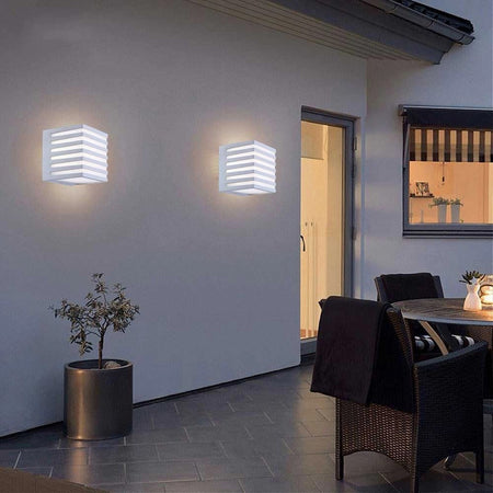 Applique Muro Esterno Led 10w Lampada Decorativa Strisce Cubo Bianco Ip54 B110-b
