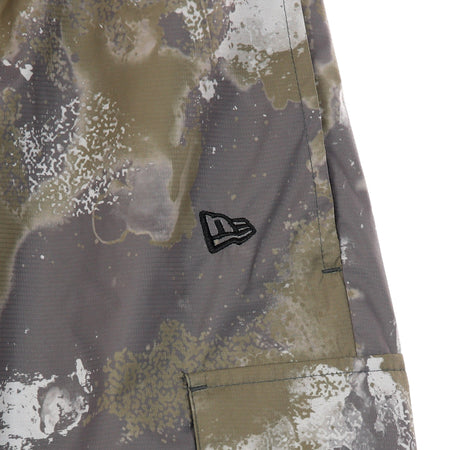 NEW ERA Pantalone Tuta Uomo Ne Outdoor Utility Aop Track Pant New Olive/laser Print da uomo