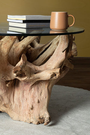 Tavolino "Rosalind" struttura in radici di teak e piano in vetro per interni