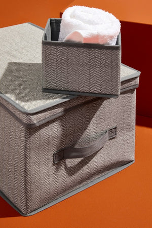 Scatola cambio stagione con coperchio "Tidy" in cartone con manico