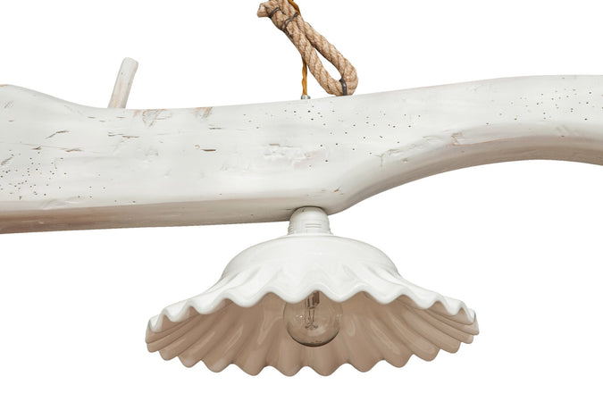 Biscottini Giogo lampadario in massello di tiglio bianca anticata con paralume ondulato Made in Italy