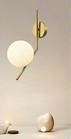 Applique Da Parete Con Sfera In Vetro Bianco Attacco E27 Metallo Oro Lampada 32804