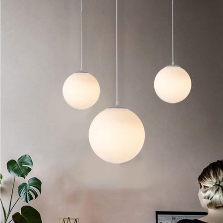 Lampadario A Sospensione Argento Con Sfera Vetro Bianco Attacco E27 Minimal 33511