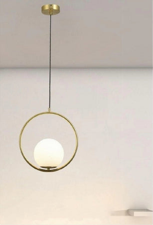 Lampadario A Sospensione Cerchio Metallo Con Sfera Vetro Bianco Attacco E27 Oro 32811