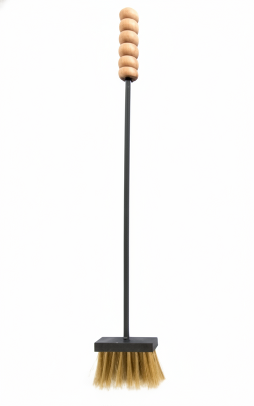 ATTREZZI PER CAMINO SCOPA CON SETOLE IN OTTONE E MANICO IN LEGNO