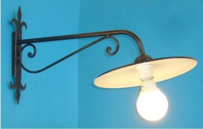 LAMPADA APPLIQUE LANTERNA FERRO BATTUTO CON PIATTO RUSTICA CM.65 LANTERNE