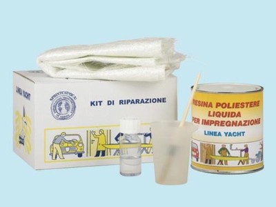 STUCCO VETRORESINA IN KIT PER NAUTICA E MANUFATTI IN VETRORESINA