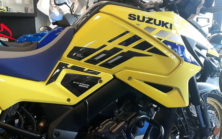 2-ADESIVI-3D-PROTEZIONI-LATERALI-SERBATOIO-MOTO-compatibili-SUZUKI-V-STROM-1050