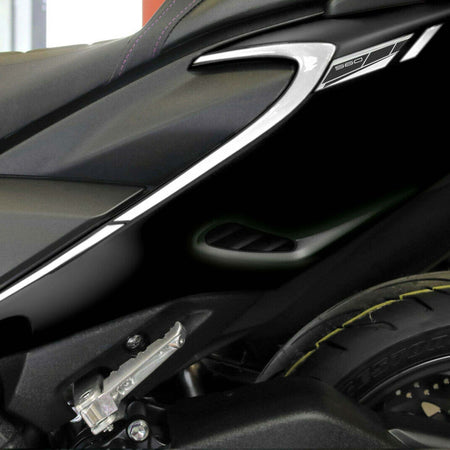 2-ADESIVI-gel-3D-PARASPIGOLI-CODONE-scooter-compatibili-YAMAHA-TMAX-560-2020-21