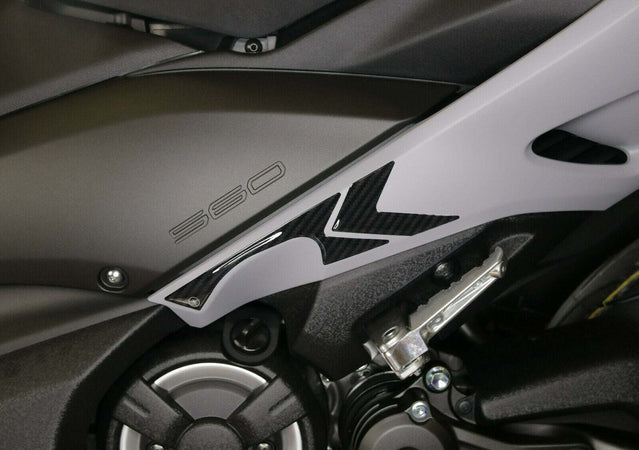 2-ADESIVI-protezioni-PIEDI-PASSEGGERO-in-GEL-3D-compatibili-YAMAHA-TMAX-560-2020