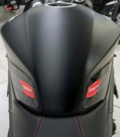 2-protezioni-3D-lati-serbatoio-moto-compatibili-Triumph-Speed-Triple-2016-2020
