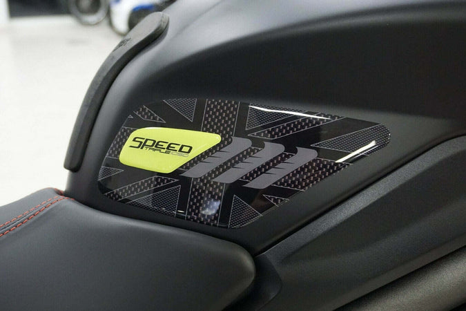 2-protezioni-3D-lati-serbatoio-moto-compatibili-Triumph-Speed-Triple-2016-2020