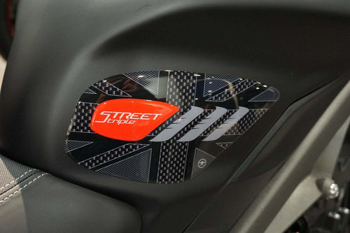 2-protezioni-3D-lati-serbatoio-moto-compatibili-Triumph-Street-Triple-2013-2021