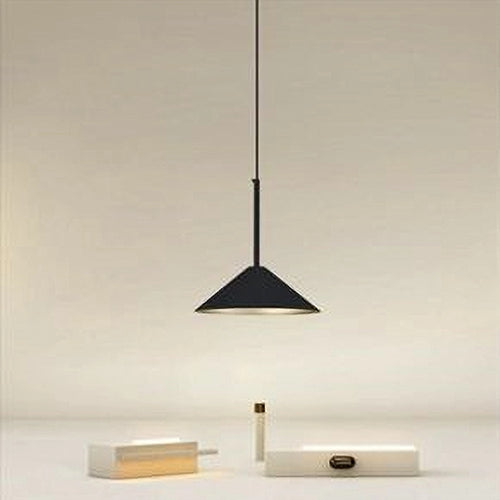 Lampadario A Sospensione Moderno Con Paralume Triangolare In Ferro Nero Oro E27 33863