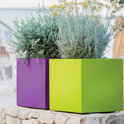 Vaso Cromia Cube quadrato decorazione a tinta unita in resina Made in Italy