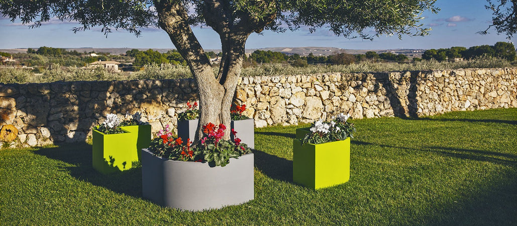 Vaso angolare Cromia Flowerpot decorazione tinta unita in resina "Made in Italy"