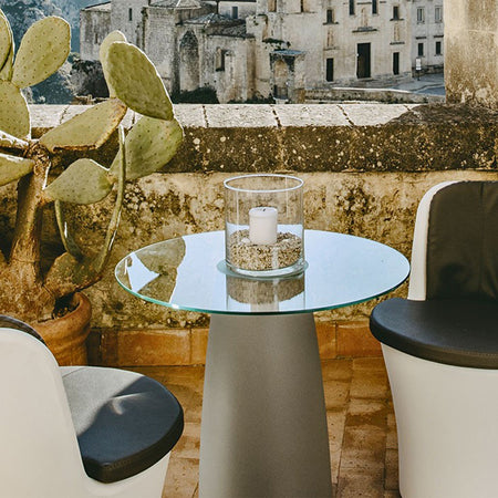 Poltroncina Comfy Moon pouf in resina con schienale alto "Made in Italy"