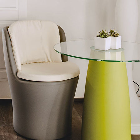 Poltroncina Comfy Moon pouf in resina con schienale alto "Made in Italy"