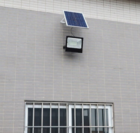 Faro A Led Con Pannello Solare 200 W Luce Bianca Fredda 6500k Batterie Al Litio