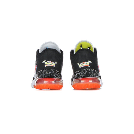 NIKE NBA Scarpa Basket Uomo Lebron Xviii Low "sylvester Vs Tweety" X Space Jam White/bright Crimson/black/yellow Strike da uomo