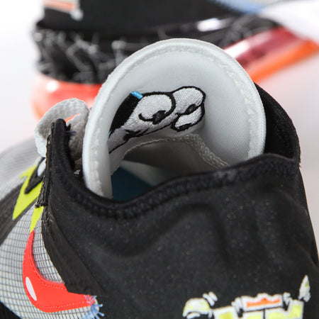 NIKE NBA Scarpa Basket Uomo Lebron Xviii Low "sylvester Vs Tweety" X Space Jam White/bright Crimson/black/yellow Strike da uomo