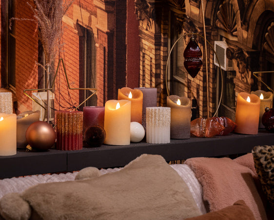 Candela decorativa in cera rigata con Glitter color Bianco Lana