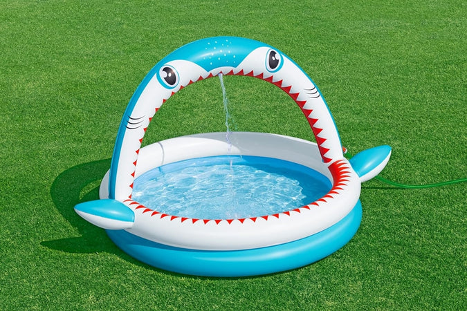 Piscina Per Bambini Sharktastic 2 Anelli Grafica A Squalo 163x127x92cm Con Spruzzo 53157