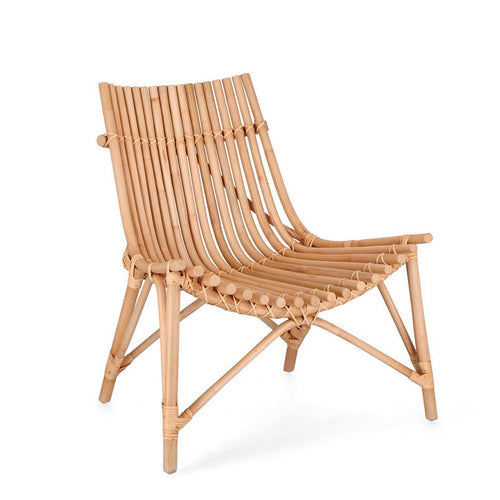 Sedia Lounge Menendez in rattan, finitura a base di nitrocellulosa