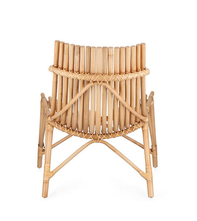 Sedia Lounge "Menendez" in rattan, finitura a base di nitrocellulosa