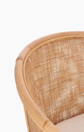 Poltrona "Adelfa" struttura in rattan con cuscino per interno