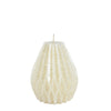 Candela decorativa in cera plissettata con glitter color bianco