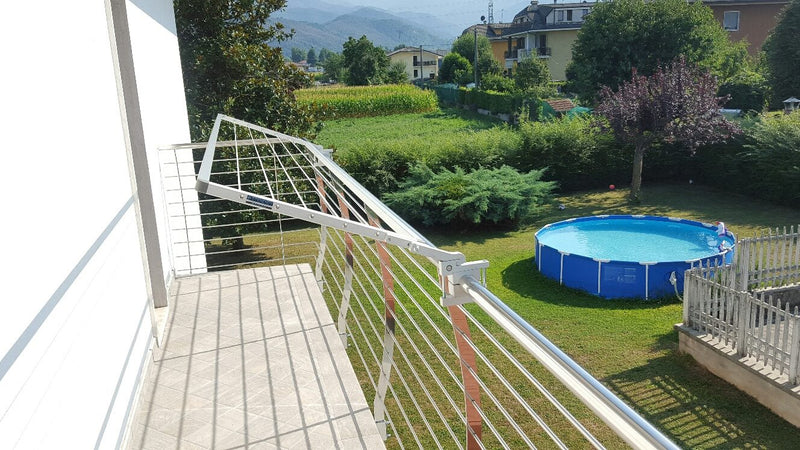 Stendibiancheria richiudibile per ringhiera, stendino per balcone in alluminio anodizzato antiruggine
