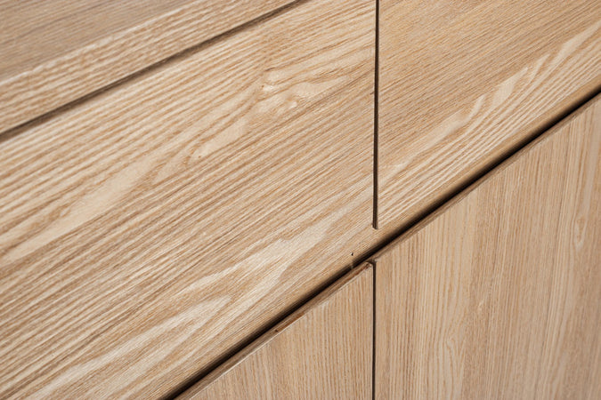 Mobile credenza "Widald" in mdf-legno di frassino, gambe in acciaio, per interno