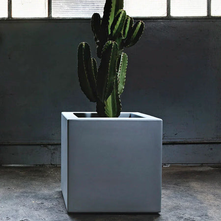 Vaso Cromia Cube quadrato decorazione a tinta unita in resina "Made in Italy"