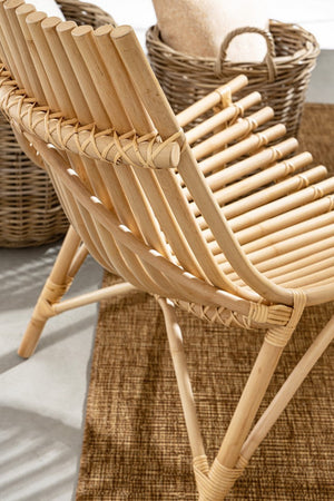 Sedia Lounge "Menendez" in rattan, finitura a base di nitrocellulosa