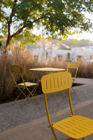 Set tavolo con 2 sedie "Bistrot" in acciaio verniciato per esterno