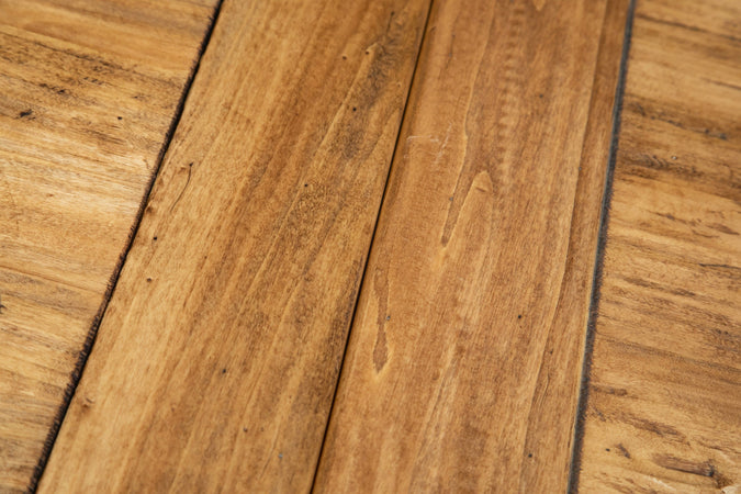 Biscottini Tavolo allungabile in legno massello di tiglio struttura grigio anticato piano finitura naturale. Made in Italy