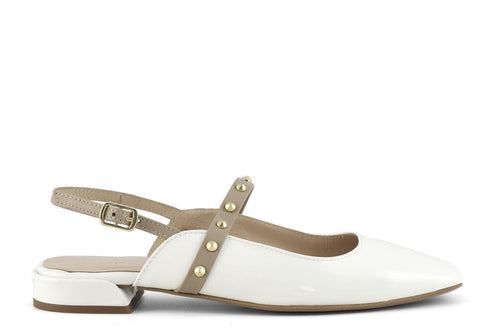 BALLERINA APERTA DIETRO IN VERNICE CON BORCHIE