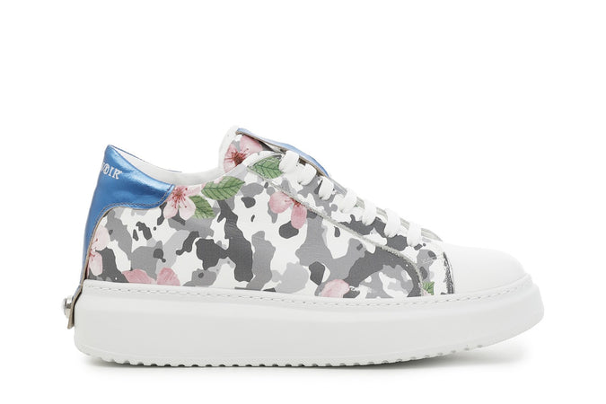 SNEAKERS IN PELLE CON STAMPA MIMETICO-FLOREALE