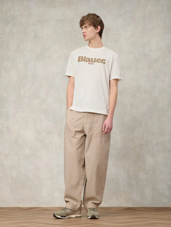 T-shirt Uomo Blauer Ernst 26SBLUH02299 con logo frontale – Bianco Neve