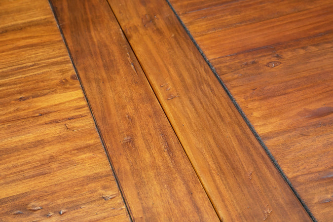 Biscottini Tavolo Country allungabile in legno massello di tiglio struttura bianca anticata piano noce L220xPR100xH80 cm. Made in Italy