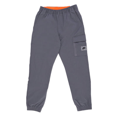Nike Pantalone Lungo Uomo Sportswear Spu Woven Pant Iron Grey/safety Orange/black da uomo