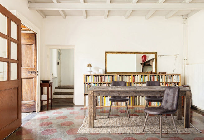 Tavolo Kaily rettangolare, con gambe, piano con lavorazione anticata a parquet, stile classico